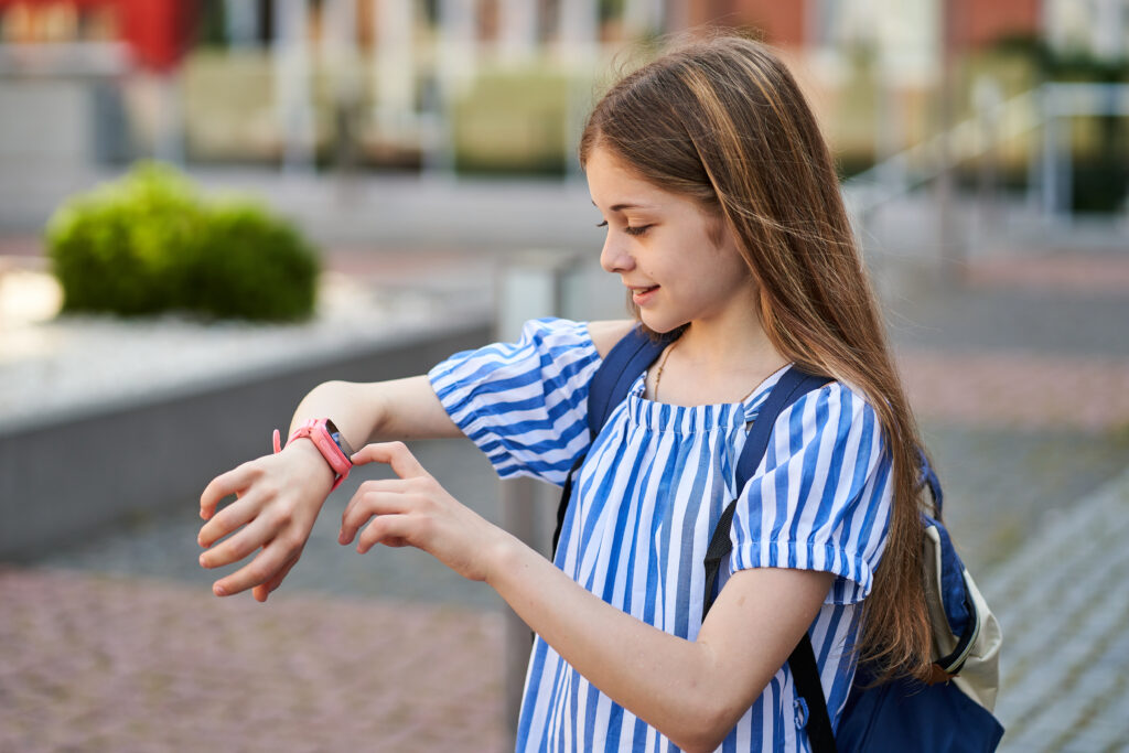 Barevné dětské hodinky Casio – Odolné, hravé a navržené přesně pro dětské zápěstí. Skvělé pro každodenní nošení i zábavu.